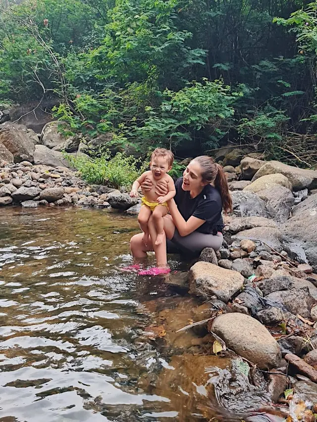 6 Potret Yasmine Wildblood Bersama Keluarga Liburan di Tengah Alam Bogor