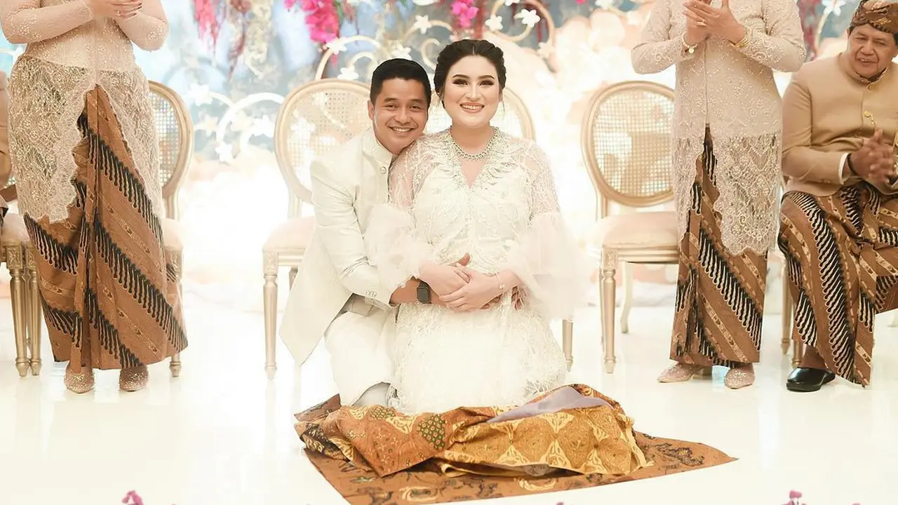 [Fimela] Adly Fairuz dan Angbeen Rishi