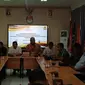 KPU Kota Cimahi menyelenggarakan penyerahan berita acara Penelitian Administrasi Pendaftaran Pilwalkot Cimahi kepada perwakilan para bakal pasangan calon yang dilaksanakan di kantor KPU Kota Cimahi, Jumat, 6 September 2024./Liputan6.com