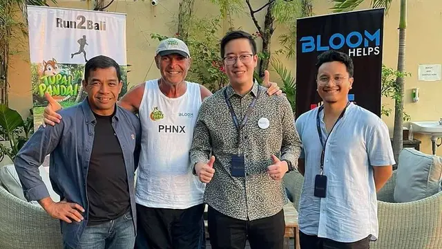 Robert Spour alias om Rob menyelesaikan lari maraton dari Jakarta ke Bali