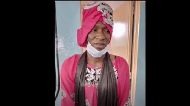 Seorang pria rela berpenampilan perempuan demi ujian pacarnya