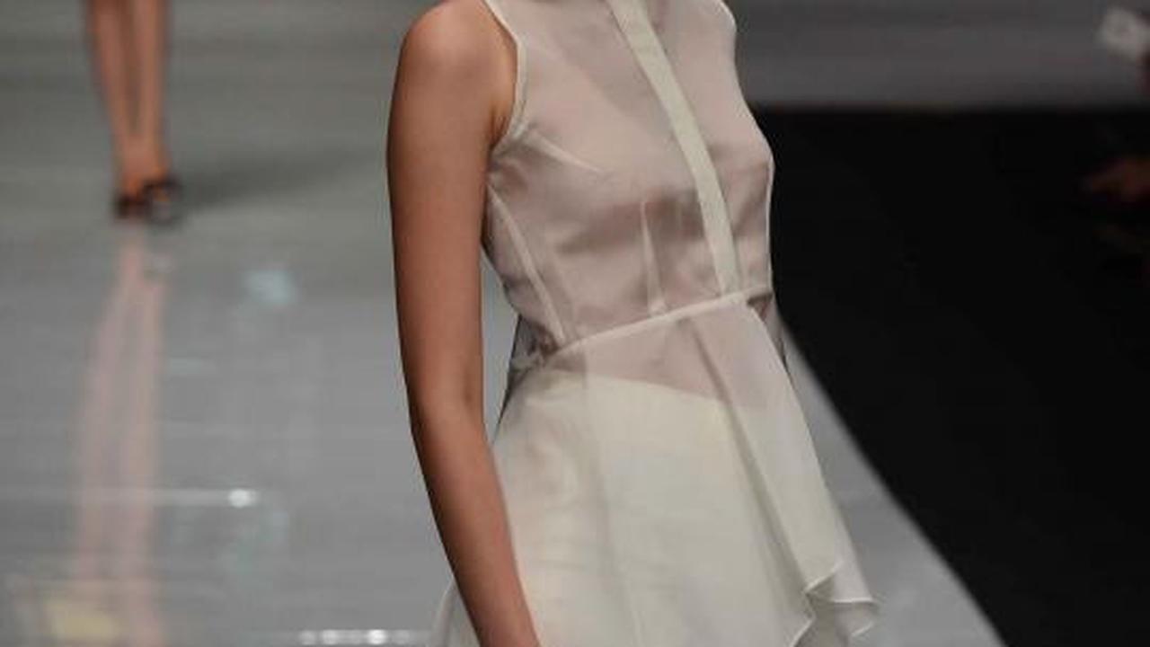 Puluhan model tampil di Jakarta Fashion Week 2013