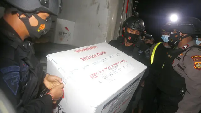 FOTO: Vaksin Virus Corona COVID-19 Tiba di Bali