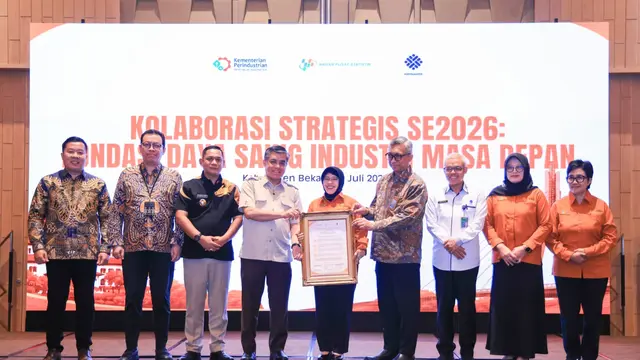 Menteri Ketenagakerjaan (Menaker) Yassierli bersama  Kepala BPS Amalia Adininggar Widyasanti. (Dok Kemnaker)