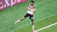 Pemain Timnas Jerman, Nathaniel Brown, merayakan gol yang dicetaknya ke gawang Curacao dalam laga Grup E Piala Dunia 2026, Senin (15/6/2026) dini hari WIB. Jerman menang telak 7-1 atas Curacao dalam laga ini. (AP Photo/Eric Smith)