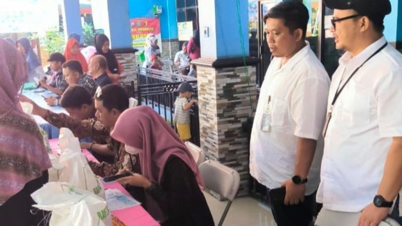 Bulog Surabaya Sukses Salurkan Bantuan Pangan untuk 181 Ribu PBP di Sidoarjo