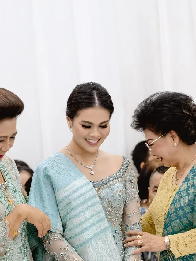 Adu Gaya Jessica Mila dan Chen Giovani Saat Pertunangan Adat Batak Sebelum Dinikahi Anak Pengacara