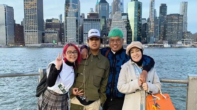 7 Potret Keluarga Uya Kuya Habiskan Libur Akhir Tahun di Amerika, Tampil Stylish