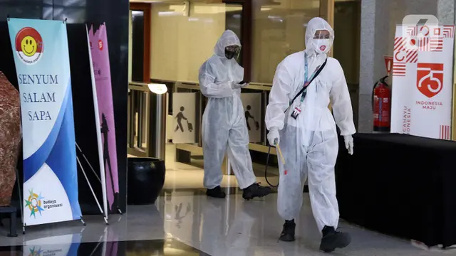 Gedung KPK Rutin Disemprot Disinfektan
