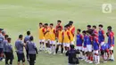 Selain seleksi, pelatih Bima Sakti juga masih menggeber pemusatan latihan Timnas Indonesia U-17 yang telah kembali ke Jakarta setelah sempat mampir ke Denpasar, Bali dan Solo, Jawa Tengah. (Liputan6.com/Herman Zakharia)