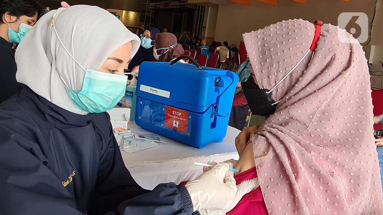 Vaksin Bagi Guru Jelang Belajar Tatap Muka Terbatas