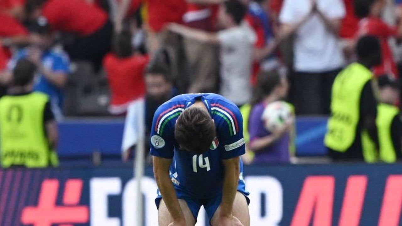 Di laga ini, Italia tak mampu mendominasi permainan. Swiss justru berhasil membuat Gli Azzurri kesulitan dengan tampil lebih menekan. Foto: Reuters