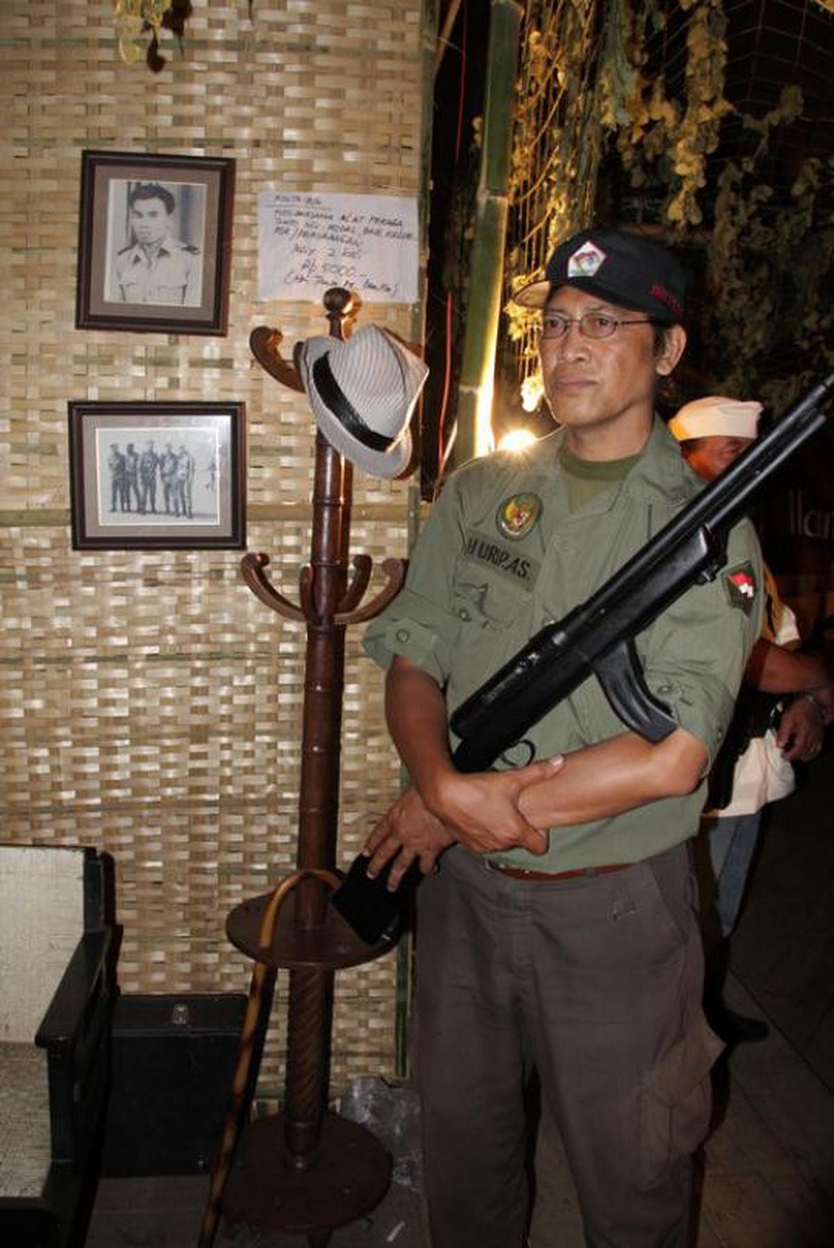 Beragam kostum pejuang di Festival Malang Kembali 2012