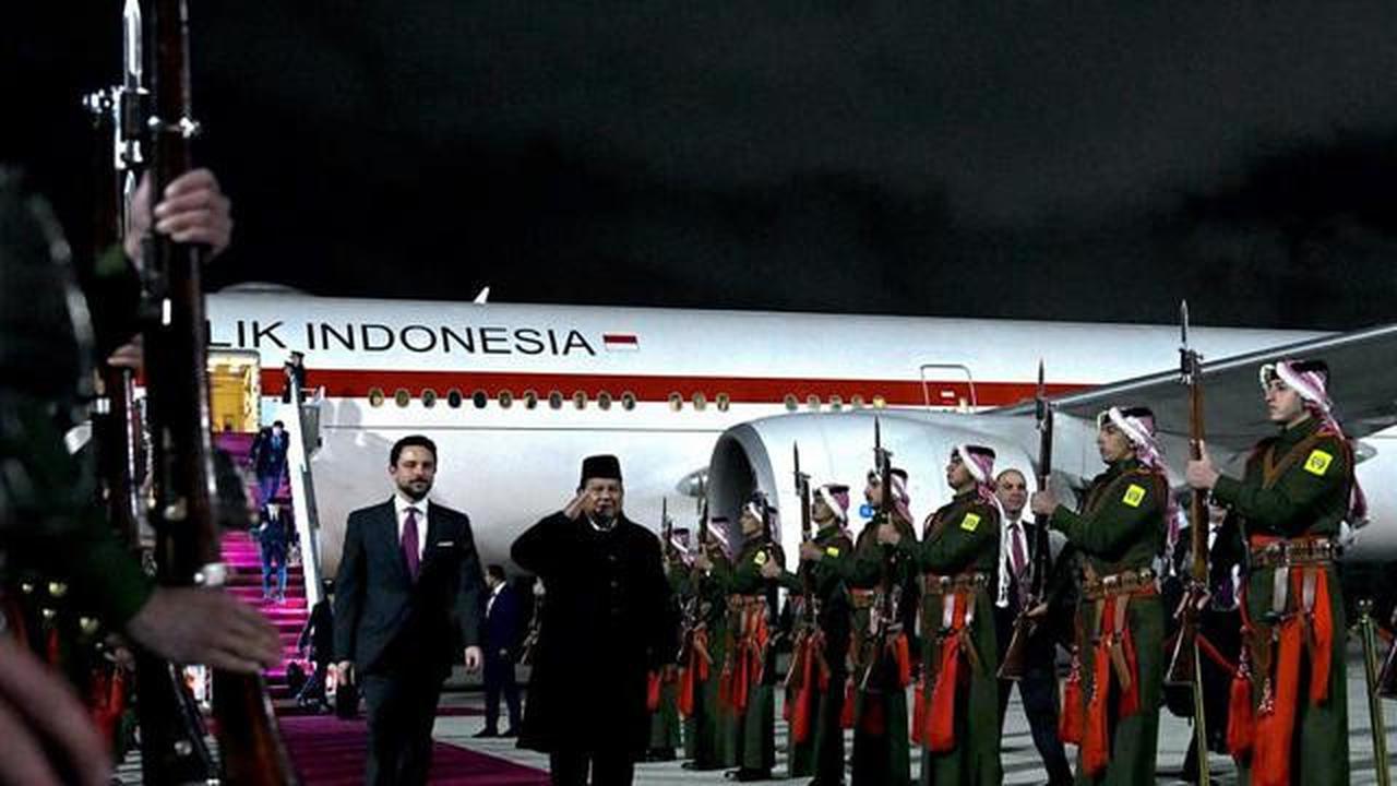 Pesawat Prabowo Dikawal Jet Tempur F-16 dari Angkatan Udara Yordania Saat Tiba di Amman