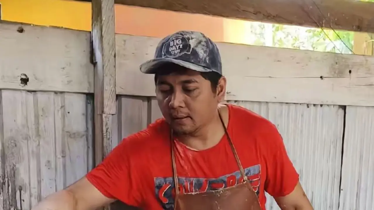 Seorang pria bernama Randy Alam mengungkap perjalanan kariernya dari semula berstatus ASN