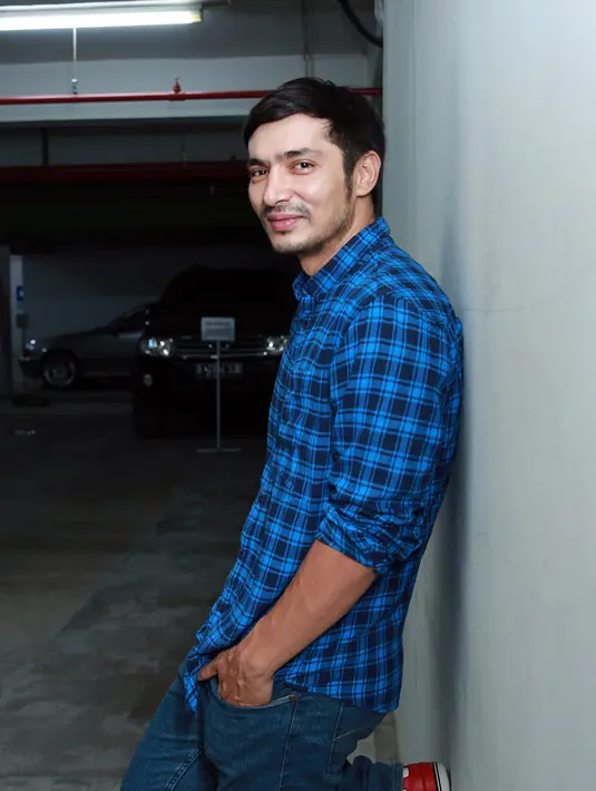 Abi sering meminta sang istri Inong SADARI (Periksa Payudara Sendiri), kerena kanker payudara terdeteksi di stadium awal, kemungkinan sembuhnya sampai 98 persen. (Deki Prayoga/Bintang.com)