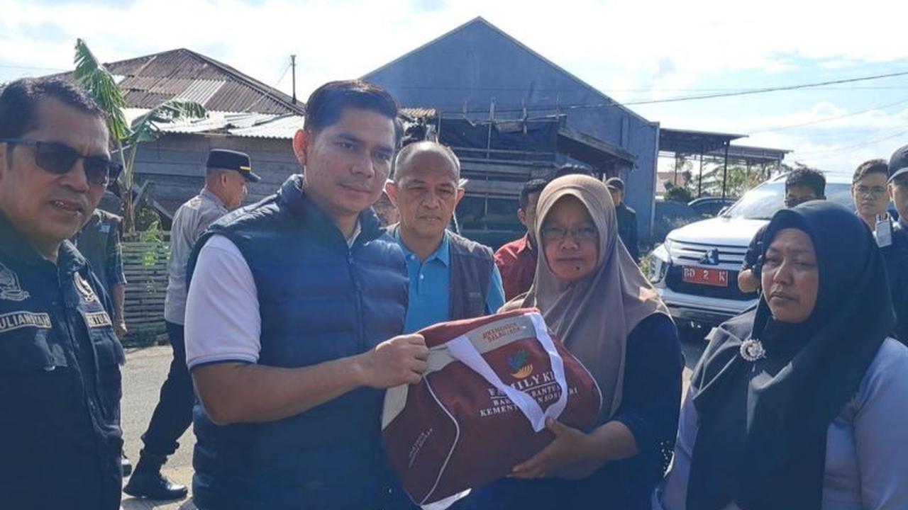 Pemkab Rejang Lebong Salurkan Bantuan Korban Angin Puting Beliung, Puluhan Rumah Rusak Parah
