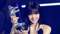 Lisa Blackpink menang di MTV VMA 2022 sebagai penyanyi solo. [Foto: Charles Sykes/Invision/AP)