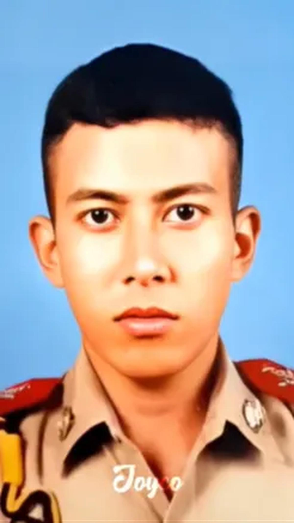 Ia merupakan lulusan terbaik Akademi Kepolisian tahun 1989 sekaligus penerima bintang Adhi Makayasa. Dofiri berpengalaman dalam bidang SDM. <br>