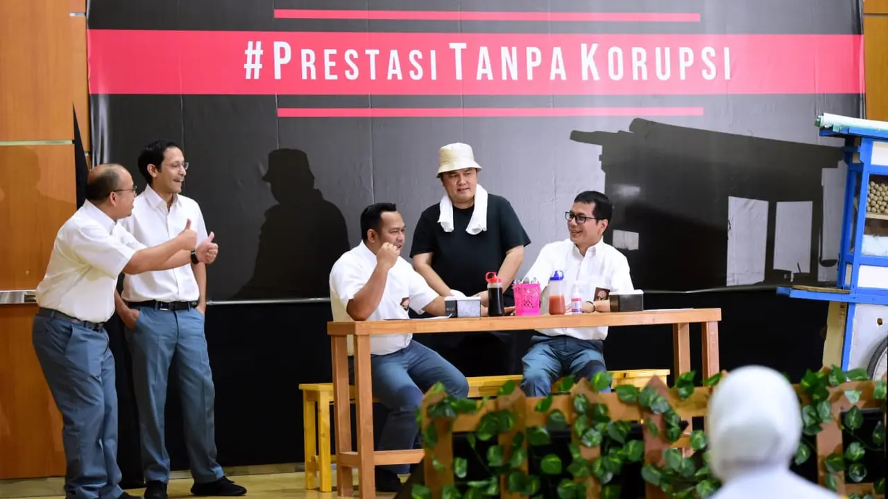 Penampilan Pagelaran Drama Seni Para Menteri di Hari Anti Korupsi Sedunia.