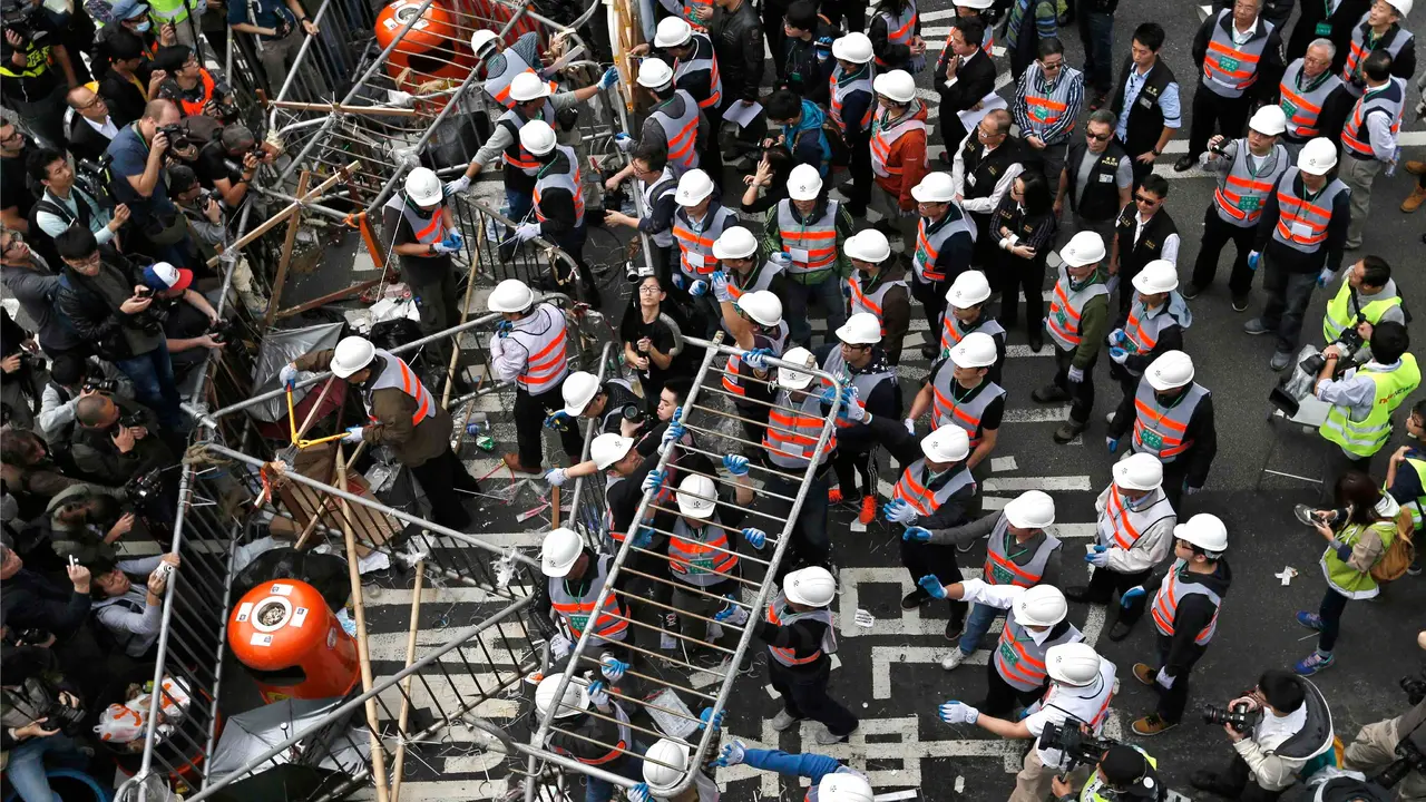 2 Bulan Diduduki, Polisi Hong Kong Akhirnya 'Sapu' Lokasi Demo