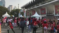 Antrian penonton ingin menyaksikan pertandingan badminton Asian Para Games 2018 di Istora Senayan, Jakarta (12/10/2018) (Foto: Ahmad Fawwaz Usman/Liputan6.com)