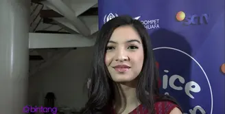 Tak hanya di balik layar Selebriti cantik satu ini Kerap aktif Tuk menghimbau setiap orang menggalang dana untuk membantu kegiatan aktivitas sosial yang bertujuan untuk membantu seluruh anak-anak yang kurang mampu di Indonesia.
