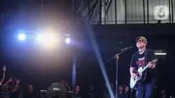 Lagu Terbang dan Berlalu menjadi yang paling ditunggu untuk dinyanyikan secara bersama-sama penggemarnya. (Liputan6.com/Angga Yuniar)