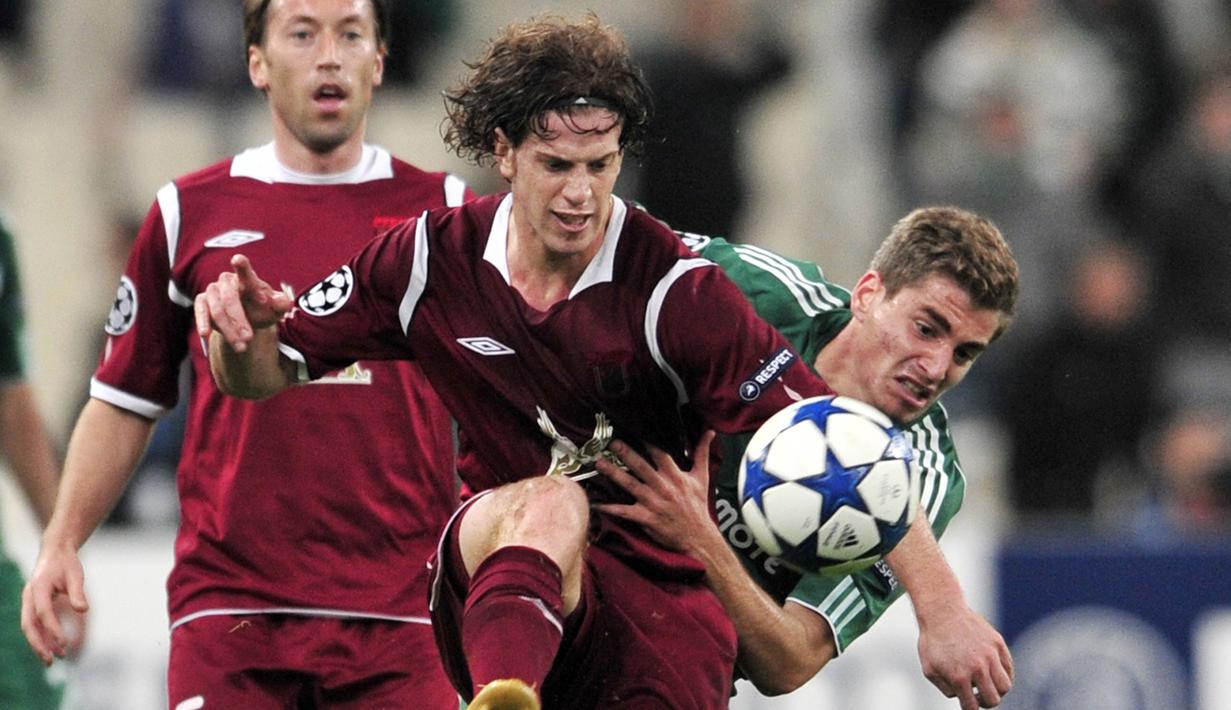 5. Charis Mavrias (Kanan/ Panathinaikos/ 16 tahun, 242 hari) - Melakukan debut pada 20/10/2010 saat menjamu Rubin Kazan di Athena pada fase grup musim 2010/2011 sebagai pemain pengganti di 12 menit sisa pertandingan. Laga berkesudahan imbang 0-0. (AFP/Aris Messinis)