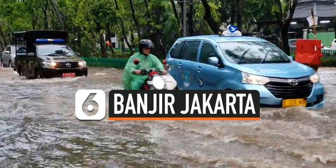 VIDEO: Saluran Air Tersumbat  Jalan dan Rumah Warga Terendam Banjir