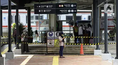 Suasana di area Stasiun Tebet, Jakarta, Senin (6/9/2021). Penataan kawasan Stasiun Tebet yang hampir rampung itu demi mendukung integrasi antarmoda transportasi di Jakarta. (Liputan6.com/Johan Tallo)