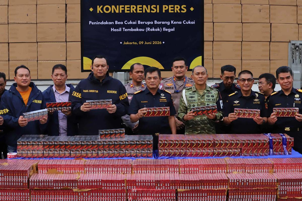 FOTO: Bea Cukai Gagalkan Peredaran  8,9 Juta Batang Rokok Ilegal