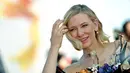 Aktris Australia Cate Blanchett saat tiba untuk pemutaran film 'Tar' pada ajang Venice Film Festival 2022 di Venesia, Italia, 1 September 2022. Penampilan Cate Blanchett mendapat sentuhan dari desainer Daniel Roseberry. (Tiziana FABI/AFP)