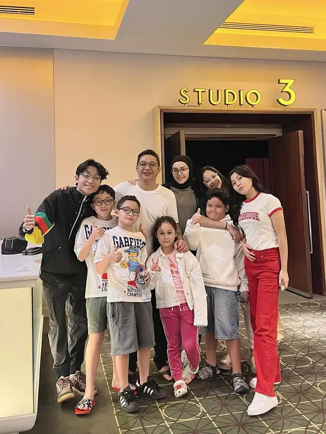 Adelia Pasha dan anak sambung