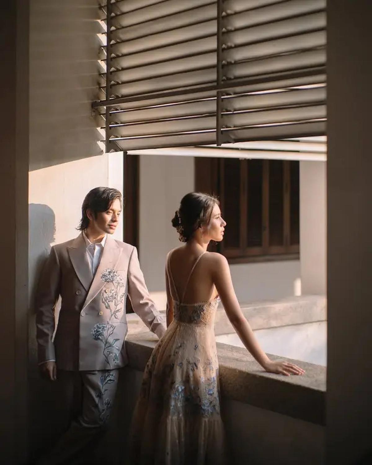 8 Foto Prewedding Angga Yunanda dan Shenina Cinnamon yang Bak Adegan Film Berbagai Genre