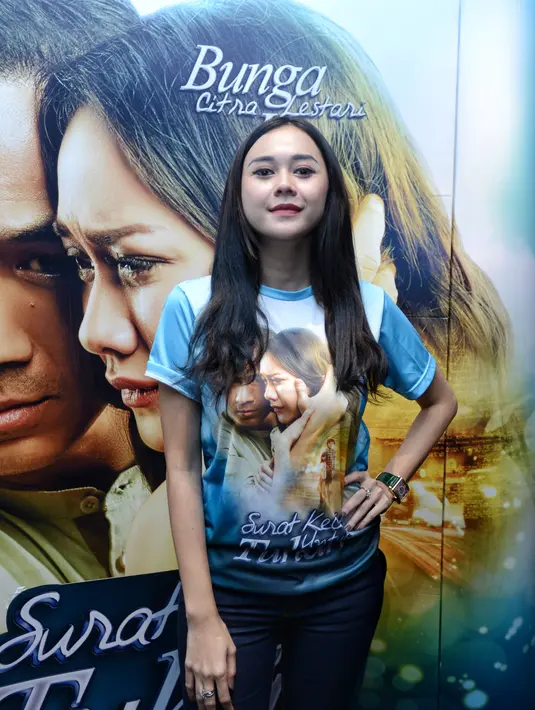 Ditemui di Plaza Indonesia, Jakarta Pusat, Rabu (31/5/2017), Aura pun mengungkapkan rasa syukurnya lantaran sampai saat ini ia masih menjalankan ibadah puasa  dengan lancar beserta ibadah lainnya. (Adrian Putra/Bintang.com)