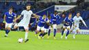 Pemain Chelsea, Jorginho, mencetak gol melalui tendangan penalti ke gawang Brighton and Hove Albion pada laga Premier League di Stadion Amex, Selasa (15/9/2020). The Blues menang dengan skor 3-1. (Glynn Kirk/Pool via AP)