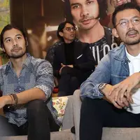 Rio Dewanto dan Chicco Jerikho sama-sama tertarik dengan dunia otomotif sejak bermain di film Filosofi Kopi.