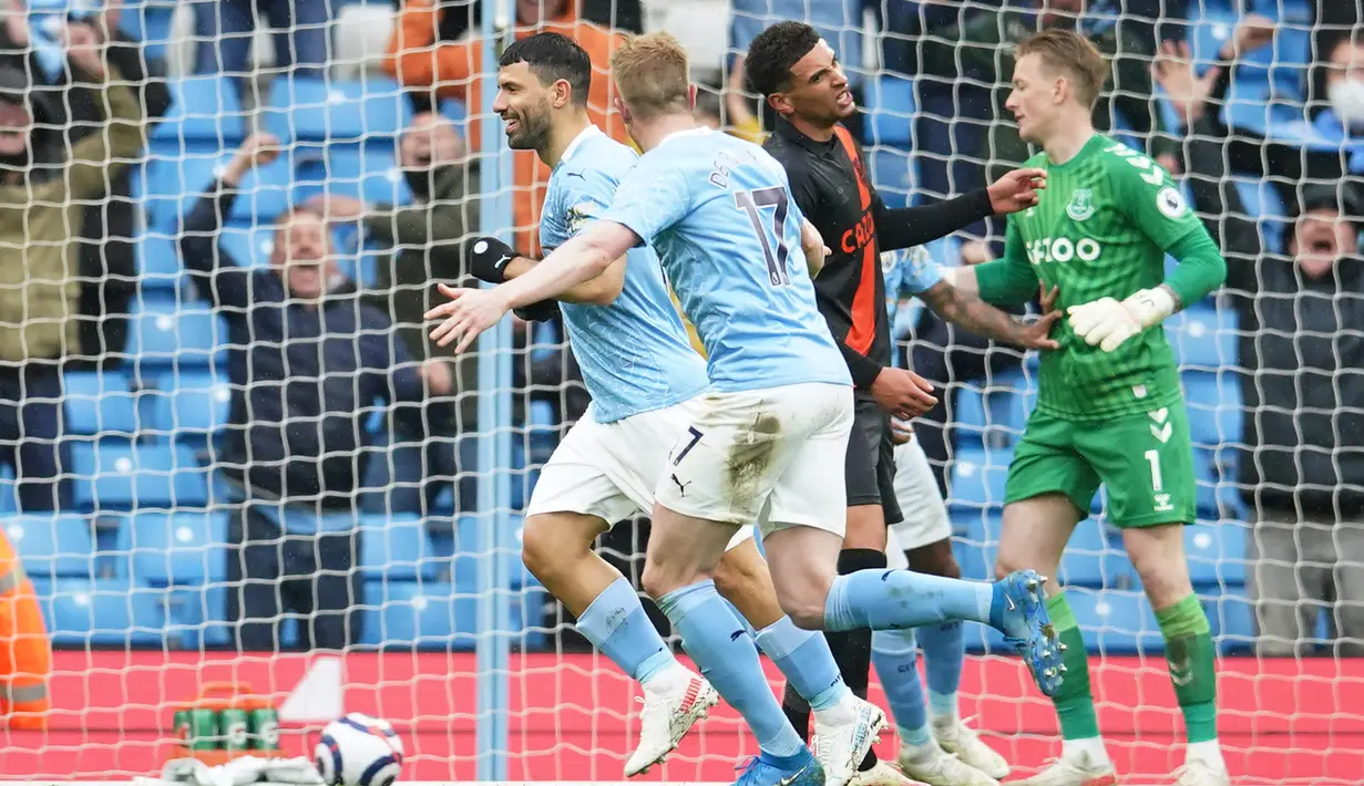 0-5 dari Manchester City. Everton bertandang ke markas Manchester City pada pekan terakhir Liga Inggris musim 2020/2021, 23 Mei 2021. Hasil akhir Everton kalah 0-5 lewat dua gol Sergio Aguero dan masing-masng satu gol dari Kevin De Bruyne, Gabriel Jesus dan Phil Foden. (AFP/Pool/Dave Thompson)