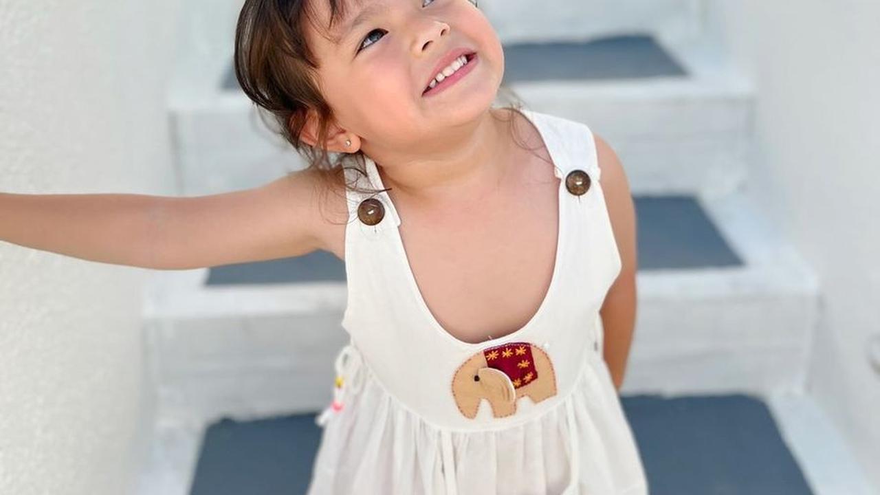 Senyum Chloe sangat lucu, siapa pun yang melihat pasti akan merasa gemas dengan pesona Chloe.<br>