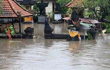 FOTO: Hujan Deras Picu Banjir Besar di Denpasar Bali