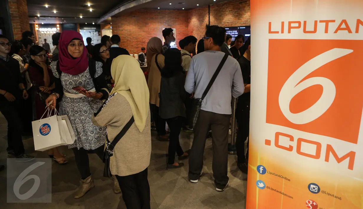 Suasana antrian untuk mendapatkan tiket nonton bareng Minions yang diselenggarakan oleh CinemaHolic di Blitz Megaplex, Jakarta, Minggu (28/6/2015). (Liputan6.com/Faizal Fanani)