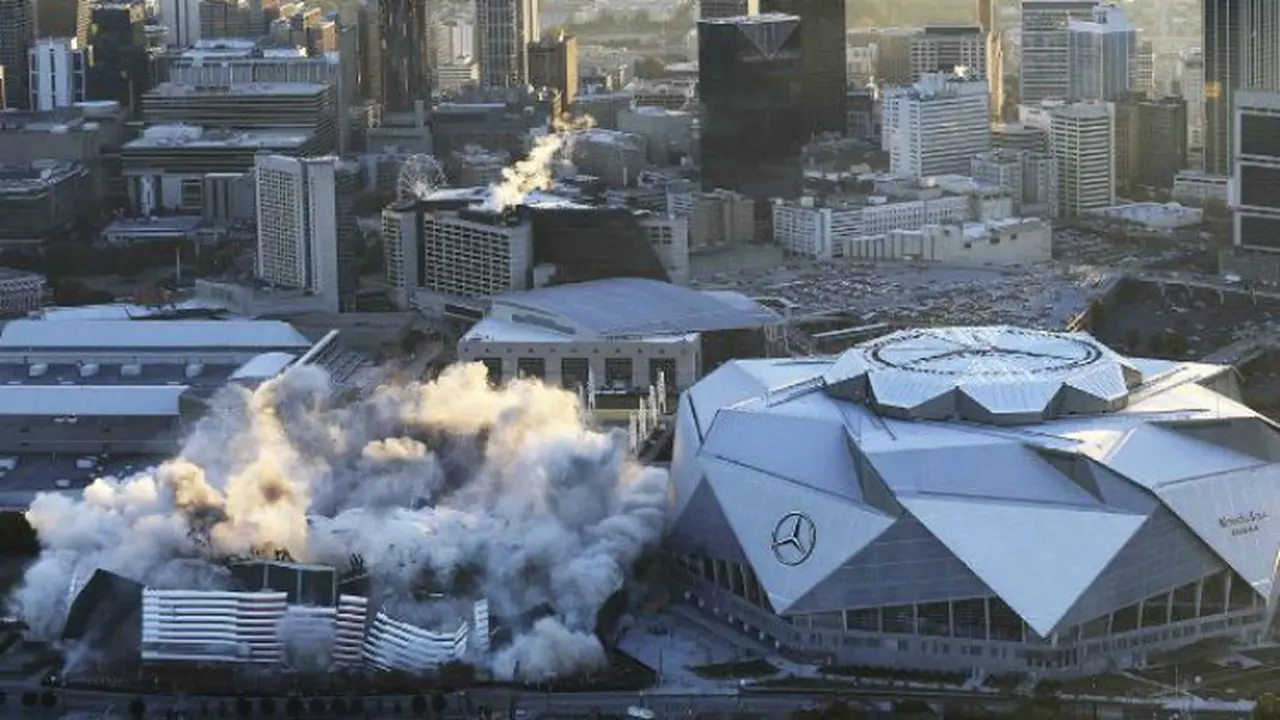 Georgia Dome dan Mercedes-Benz Stadium di Atlanta