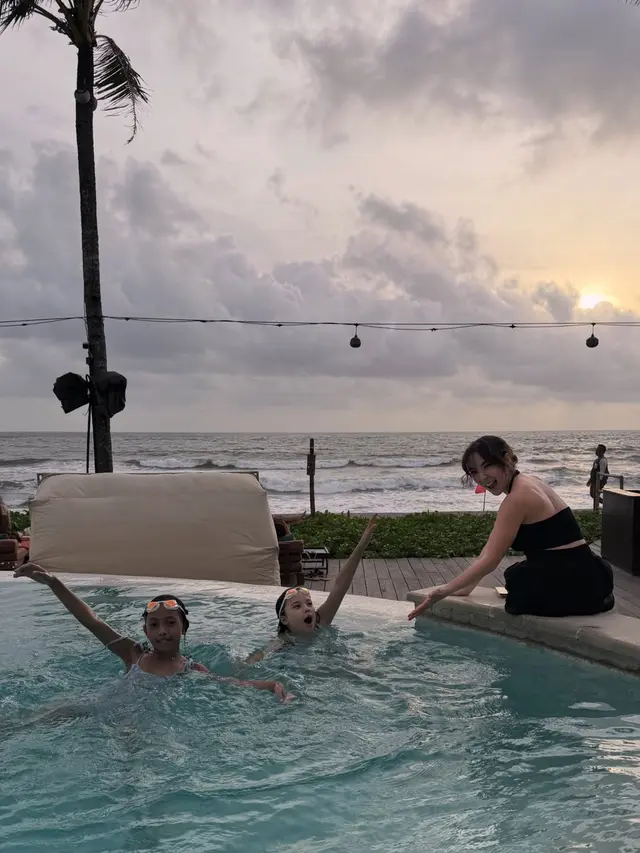 Potret Artis Pilih Liburan di Pantai Bali Akhir Tahun 2025