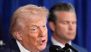 Presiden Amerika Serikat Donald Trump saat menyampaikan pernyataan di klub Mar-a-Lago miliknya di Palm Beach, Florida, pada Sabtu (3/1/2026). (Dok. AP/Alex Brandon)