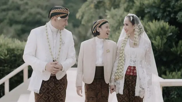 Momen kebahagiaan Noah pada saat acara pernikahan orang tuanya/@bcltiko
