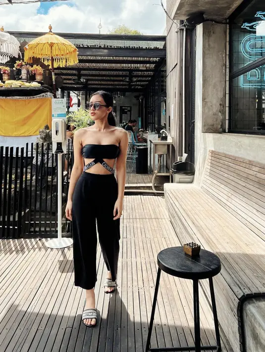 Punya gaya fashion stylish, berikut parade outfit Kusuma Puteri, Cucu dari Mooryati Soedibyo. [Foto: Instagram/ kusumaputeri]