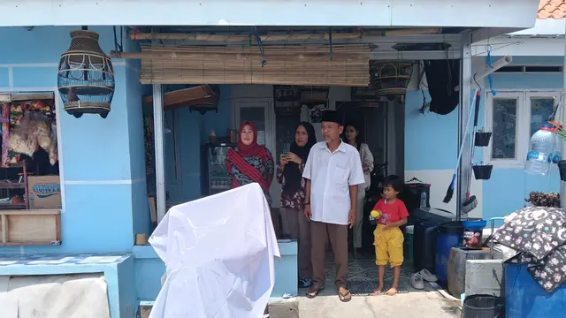 Kendarai Sendiri Mobil Dinasnya, AHY Datangi Perumahan Nelayan di Banten
