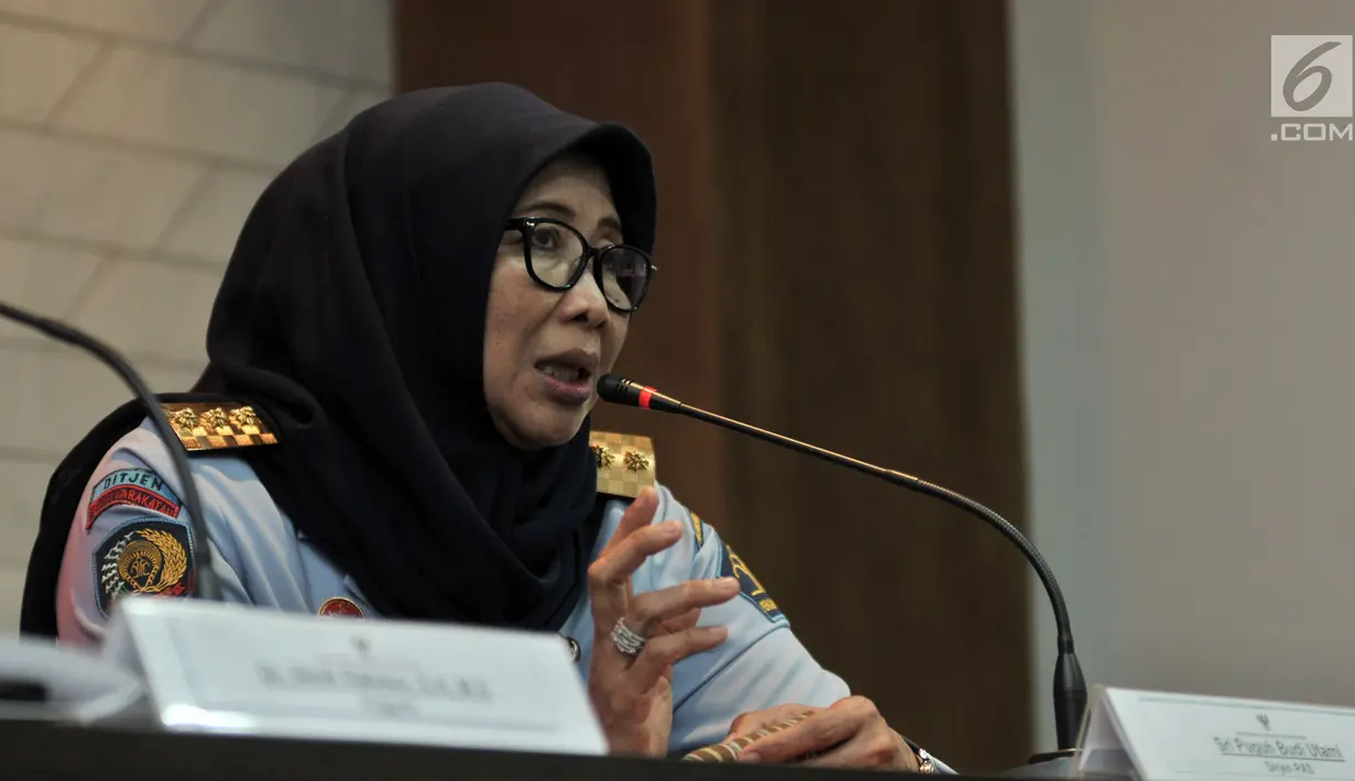 Dirjen PAS Sri Puguh Budi Utami memaparkan hasil pengawasan terhadap Pelayanan Publik Lapas/Rutan di Kantor Ombusdman, Senin (24/9). Temuan itu antara lain, minimnya pengawasan internal dan kapasitas ruang penuh sesak. (Merdeka.com/Iqbal S Nugroho)