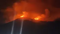 Muntahan Lava Gunung Karangetang Meluncur ke Tiga Arah